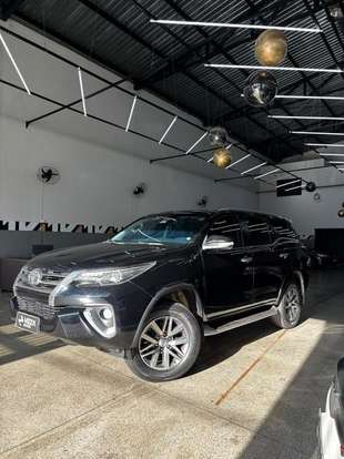 TOYOTA-HILUX SW4-2017