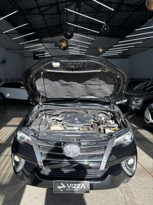 TOYOTA-HILUX SW4-2017