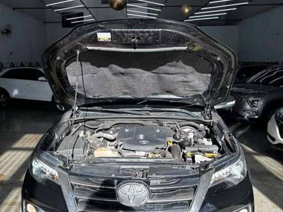 TOYOTA-HILUX SW4-2.8 SRX 4X4 7 LUGARES 16V TURBO INTERCOOLER DIESEL 4P AUTOMÁTICO TOYOTA-HILUX SW4-2017