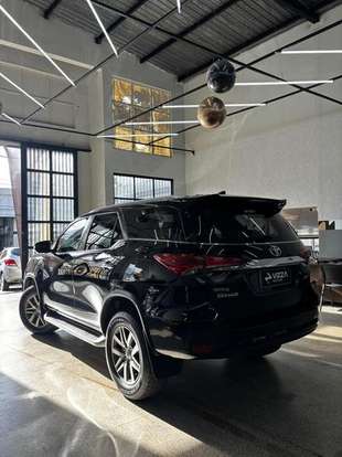 TOYOTA-HILUX SW4-2017