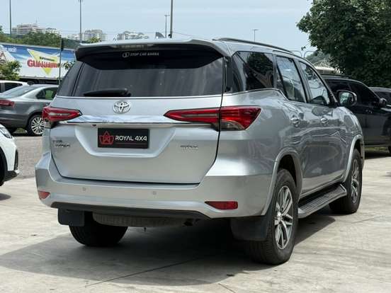 TOYOTA-HILUX SW4-2.8 SRX 4X4 7 LUGARES 16V TURBO INTERCOOLER DIESEL 4P AUTOMÁTICO TOYOTA-HILUX SW4-2019
