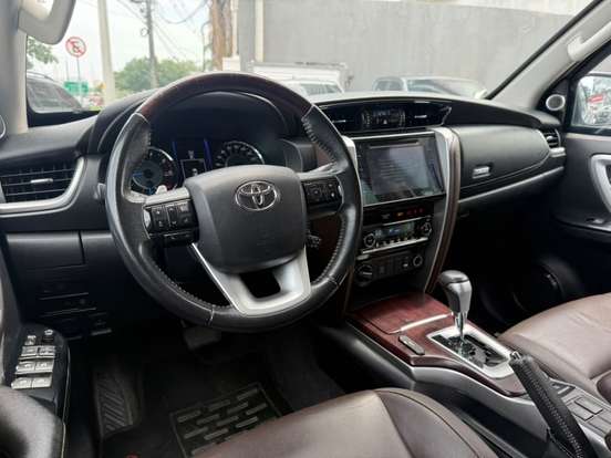 TOYOTA-HILUX SW4-2019