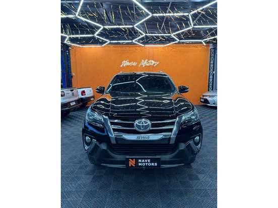 TOYOTA-HILUX SW4-2.8 SRX 4X4 7 LUGARES 16V TURBO INTERCOOLER DIESEL 4P AUTOMÁTICO TOYOTA-HILUX SW4-2016