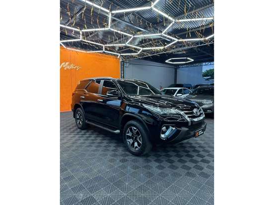 TOYOTA-HILUX SW4-2.8 SRX 4X4 7 LUGARES 16V TURBO INTERCOOLER DIESEL 4P AUTOMÁTICO TOYOTA-HILUX SW4-2016