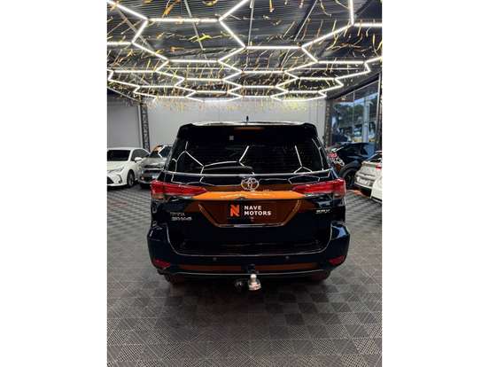 TOYOTA-HILUX SW4-2016