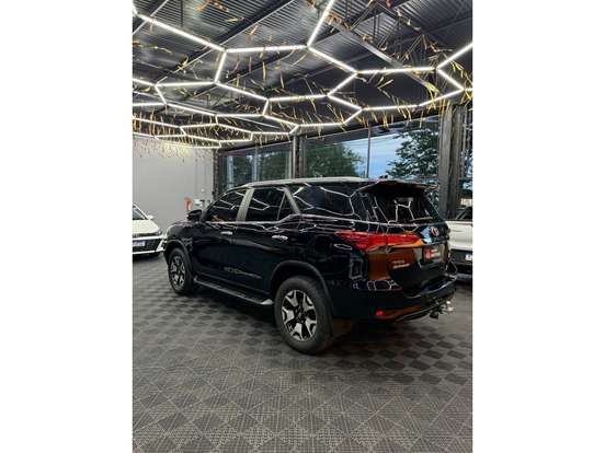 TOYOTA-HILUX SW4-2.8 SRX 4X4 7 LUGARES 16V TURBO INTERCOOLER DIESEL 4P AUTOMÁTICO TOYOTA-HILUX SW4-2016