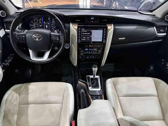 TOYOTA-HILUX SW4-2018