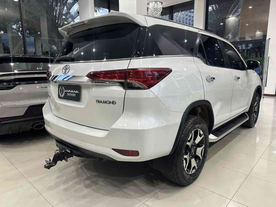 TOYOTA-HILUX SW4-2.8 SRX DIAMOND 4X4 7 LUGARES 16V TURBO INTERCOOLER DIESEL 4P AUTOMÁTICO TOYOTA-HILUX SW4-2018