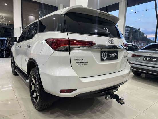 TOYOTA-HILUX SW4-2.8 SRX DIAMOND 4X4 7 LUGARES 16V TURBO INTERCOOLER DIESEL 4P AUTOMÁTICO TOYOTA-HILUX SW4-2018
