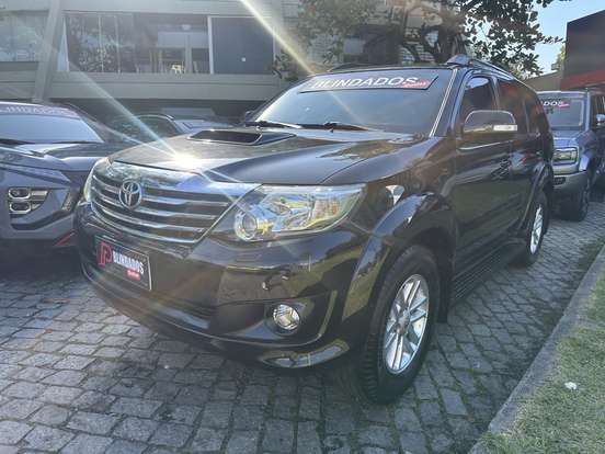 TOYOTA-HILUX SW4-2011