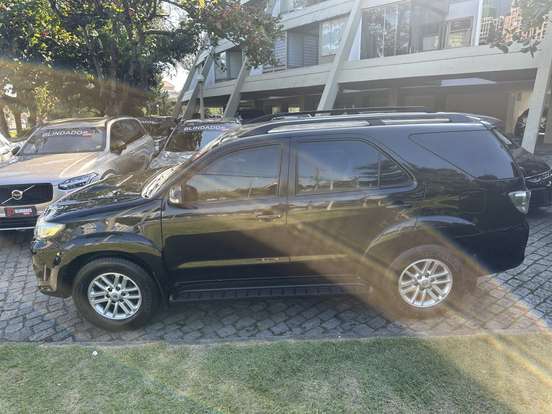 TOYOTA-HILUX SW4-2011