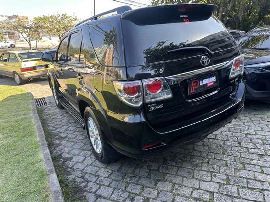 TOYOTA-HILUX SW4-2011