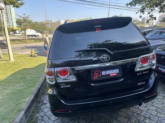 TOYOTA-HILUX SW4-2011