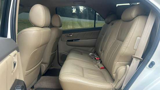 TOYOTA-HILUX SW4-2012