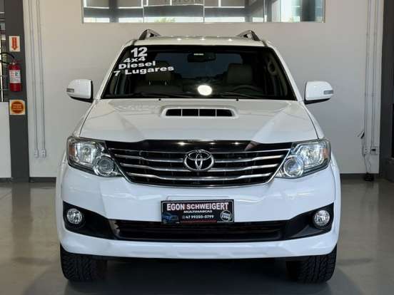 TOYOTA-HILUX SW4-2011