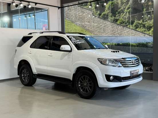 TOYOTA-HILUX SW4-2011