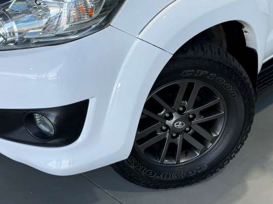 TOYOTA-HILUX SW4-3.0 SRV 4X4 7 LUGARES 16V TURBO INTERCOOLER DIESEL 4P AUTOMÁTICO TOYOTA-HILUX SW4-2011