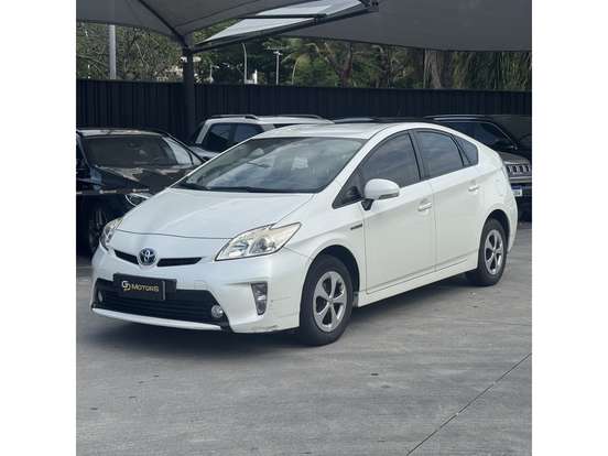 TOYOTA-PRIUS-2015