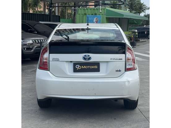 TOYOTA-PRIUS-2015
