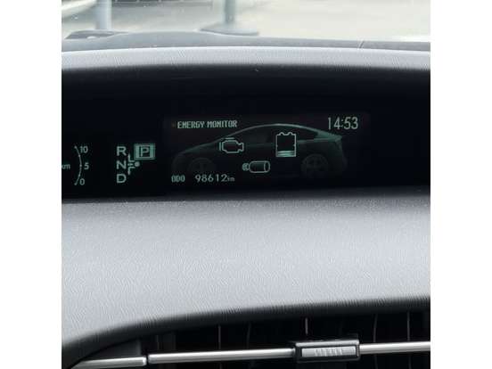 TOYOTA-PRIUS-2015