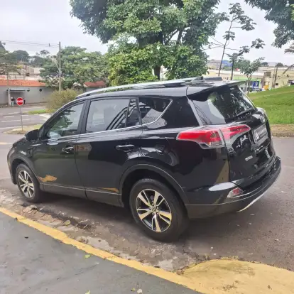TOYOTA-RAV4-2017