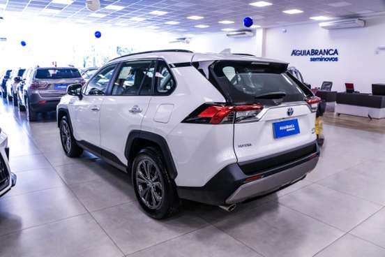 TOYOTA-RAV4-2024