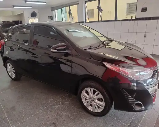 TOYOTA-YARIS-2018