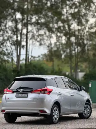 TOYOTA-YARIS-2022