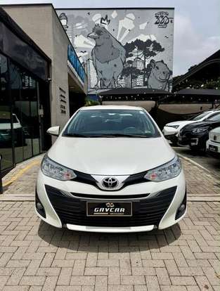 TOYOTA-YARIS-2019
