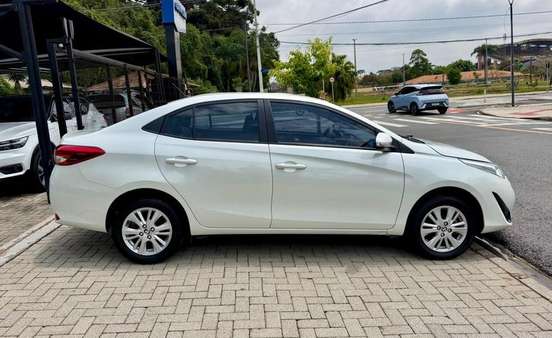 TOYOTA-YARIS-2019