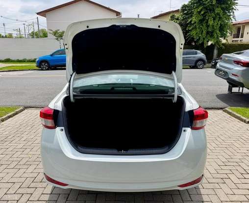 TOYOTA-YARIS-2019