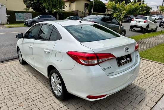 TOYOTA-YARIS-2019