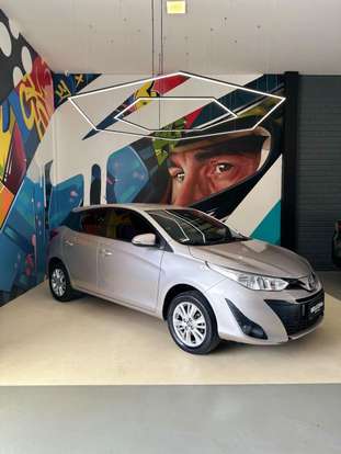 TOYOTA-YARIS-2019
