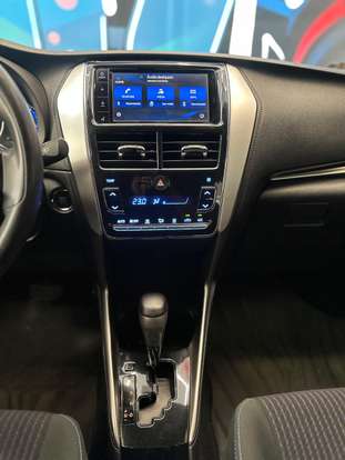 TOYOTA-YARIS-2019