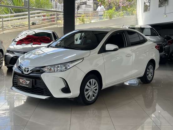 TOYOTA-YARIS-2023
