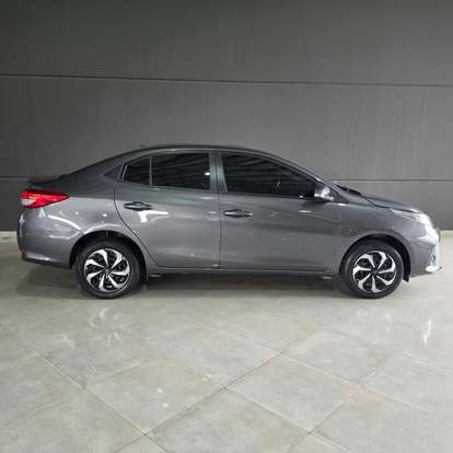 TOYOTA-YARIS-2022
