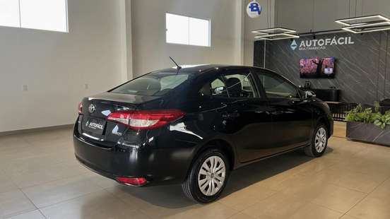 TOYOTA-YARIS-2024