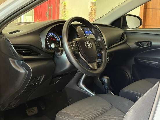 TOYOTA-YARIS-2023