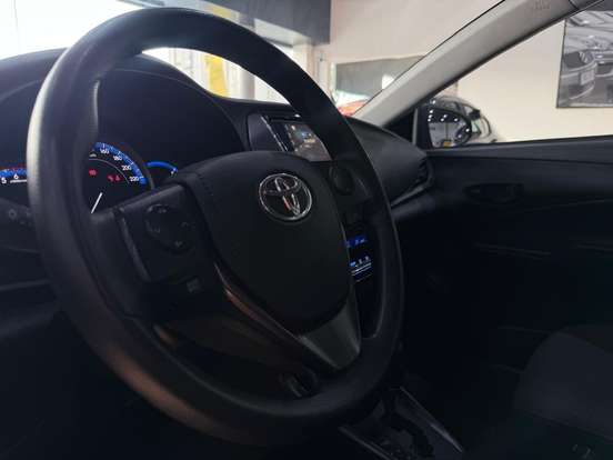 TOYOTA-YARIS-2025