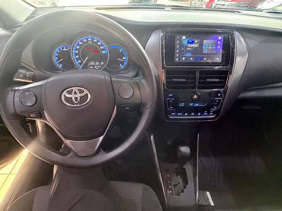 TOYOTA-YARIS-2025