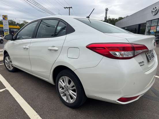 TOYOTA-YARIS-2019