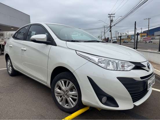 TOYOTA-YARIS-2019