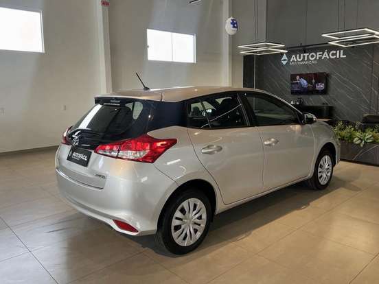 TOYOTA-YARIS-2024