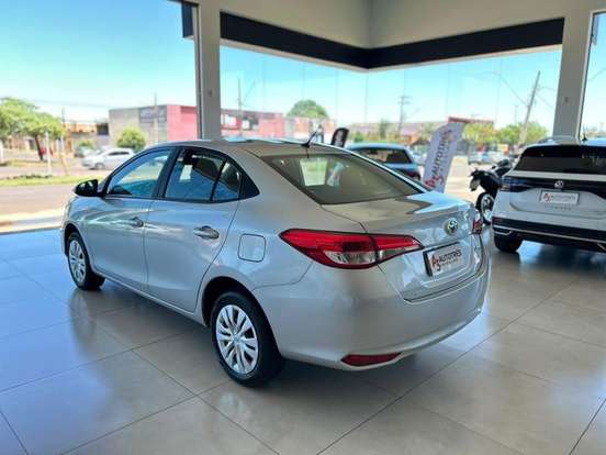 TOYOTA-YARIS-2023