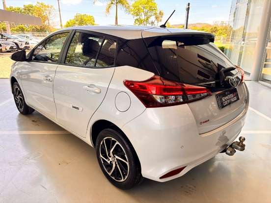 TOYOTA-YARIS-2023
