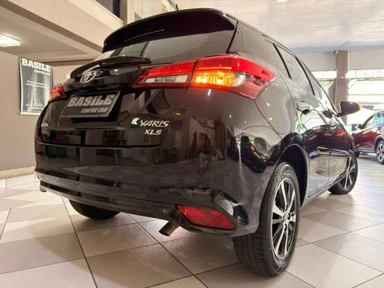 TOYOTA-YARIS-2018