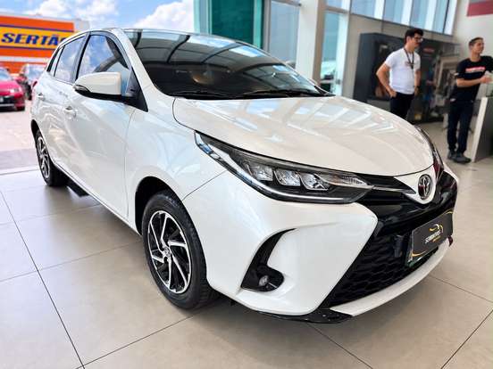 TOYOTA-YARIS-2023