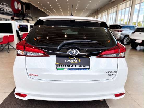 TOYOTA-YARIS-2023