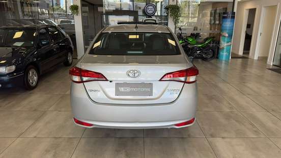 TOYOTA-YARIS-2018