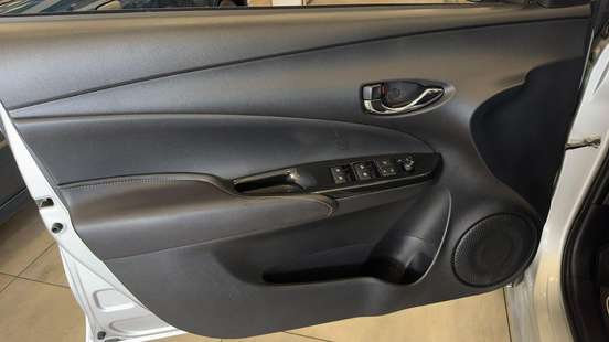 TOYOTA-YARIS-2018